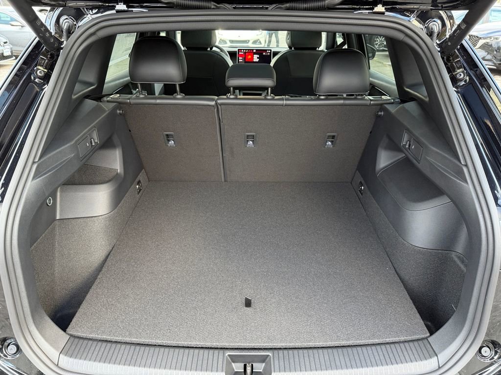 New 2026 Volkswagen Tiguan SE R-Line image 24