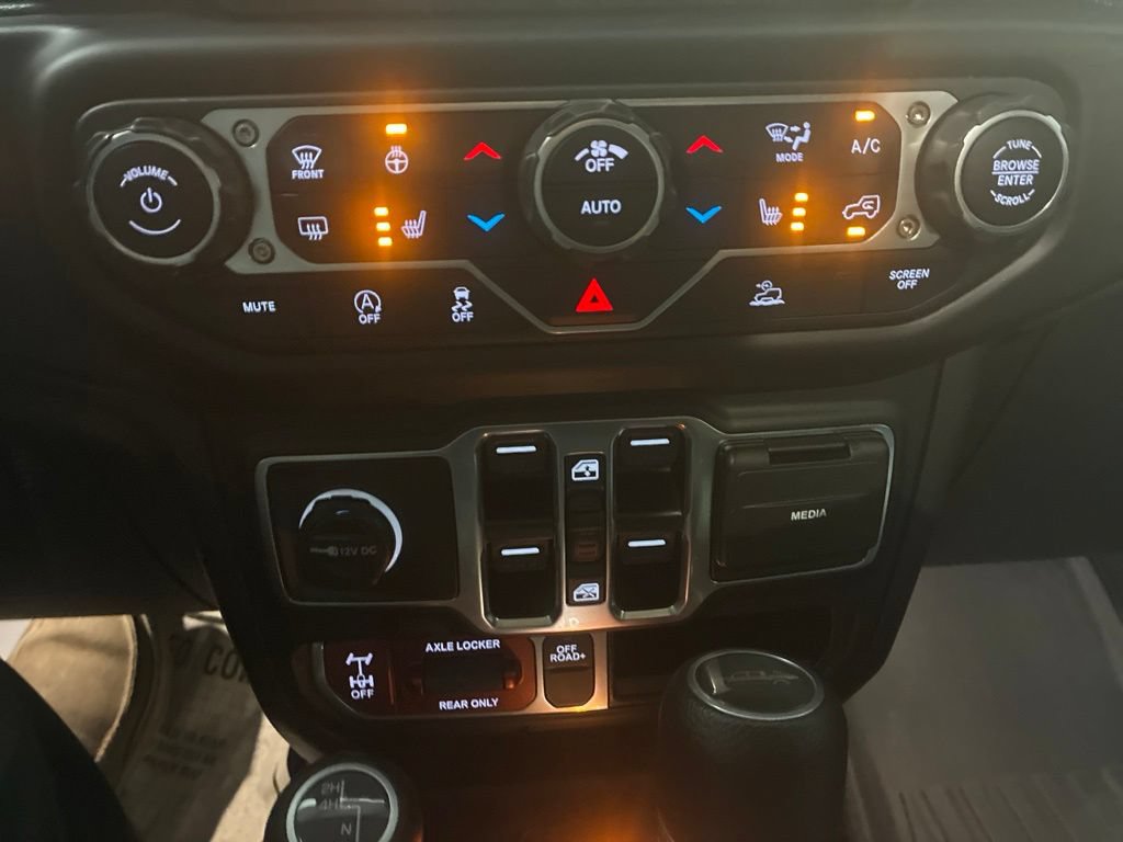 Used 2023 Jeep Gladiator Mojave AWD/4WD image 29