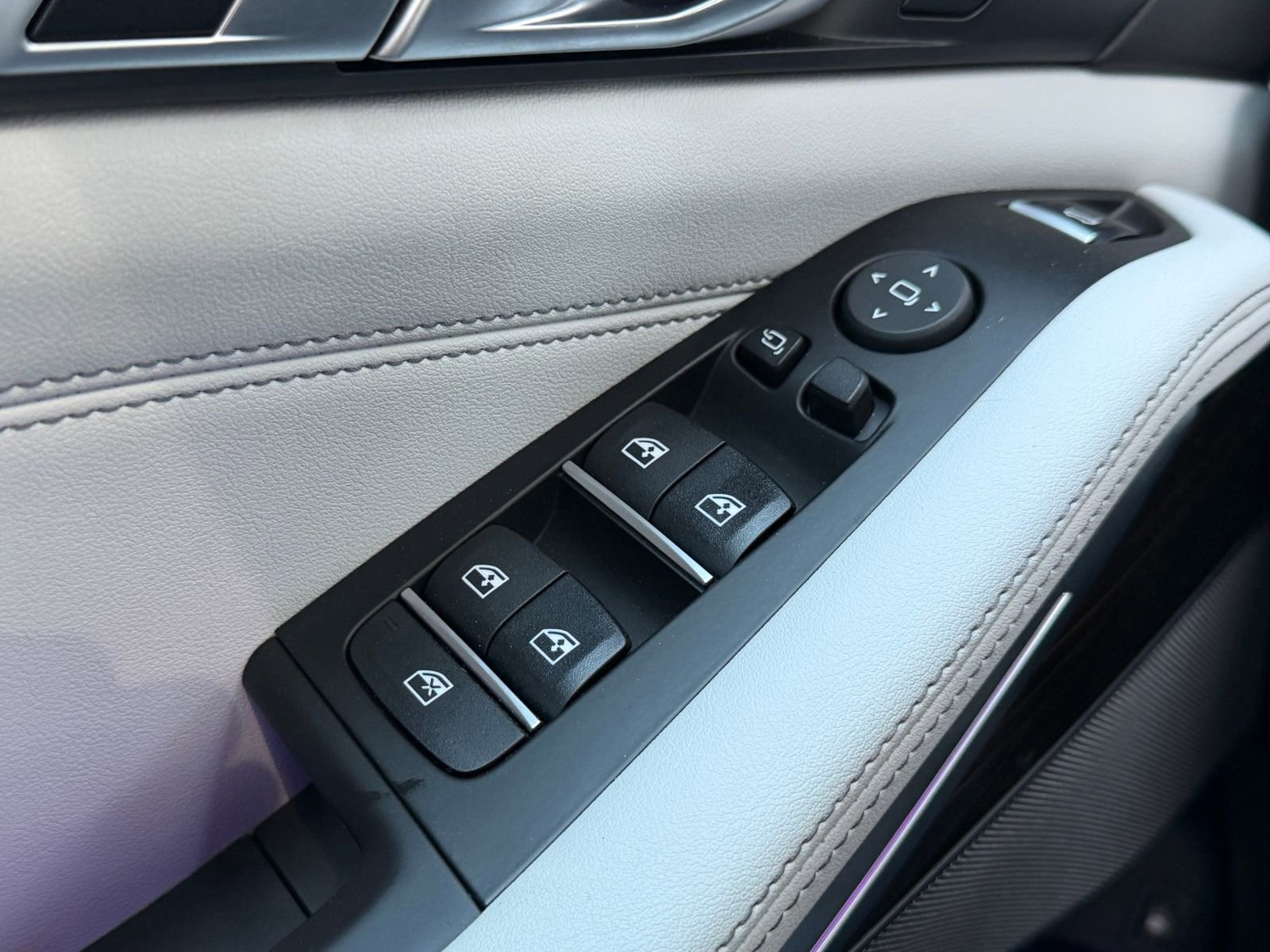 Certified 2024 BMW X5 xDrive50e w/ Premium Package image 23