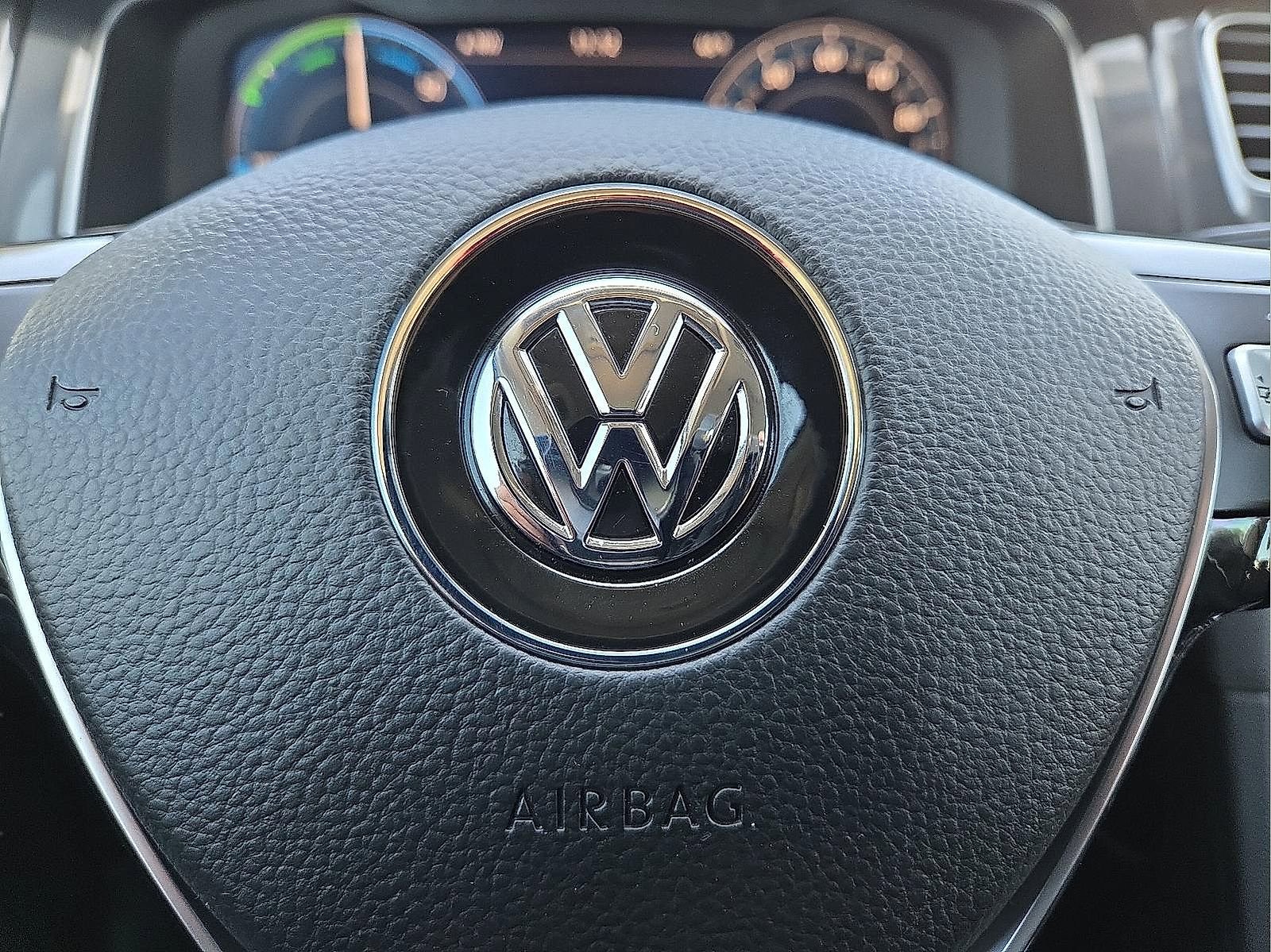 Used 2018 Volkswagen e-Golf SEL Premium image 22