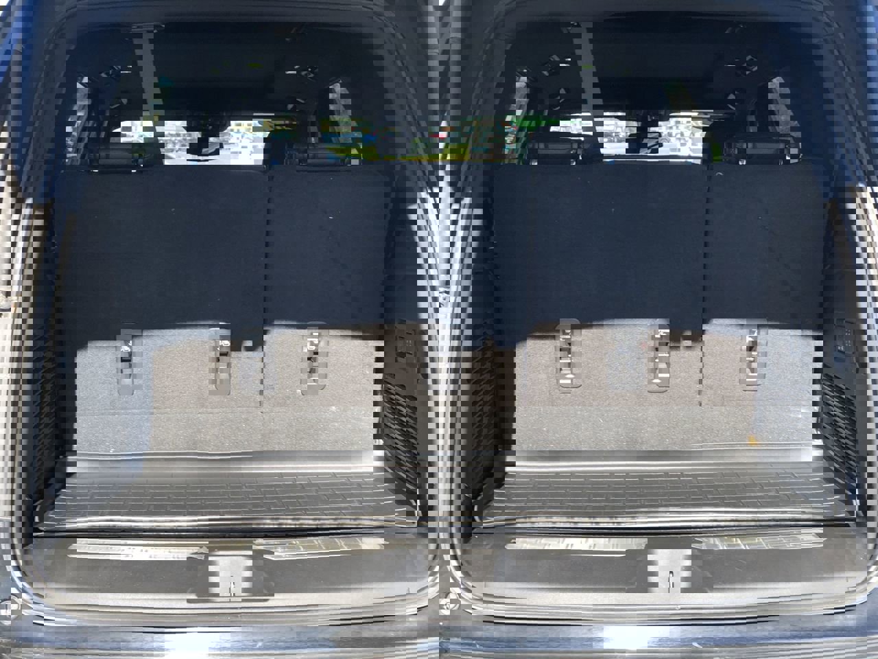 Used 2022 Chevrolet Tahoe Z71 w/ Z71 Off-Road Package image 9