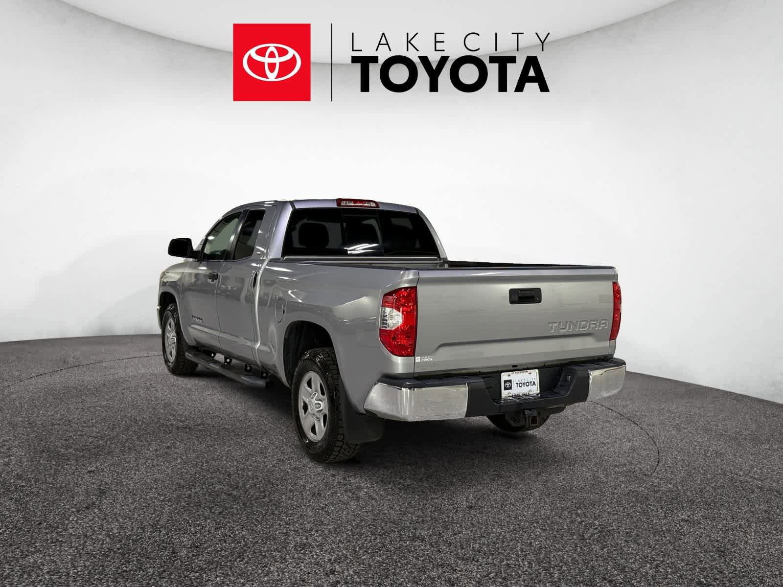 Used 2018 Toyota Tundra SR5 w/ SR5 Upgrade Package image 5