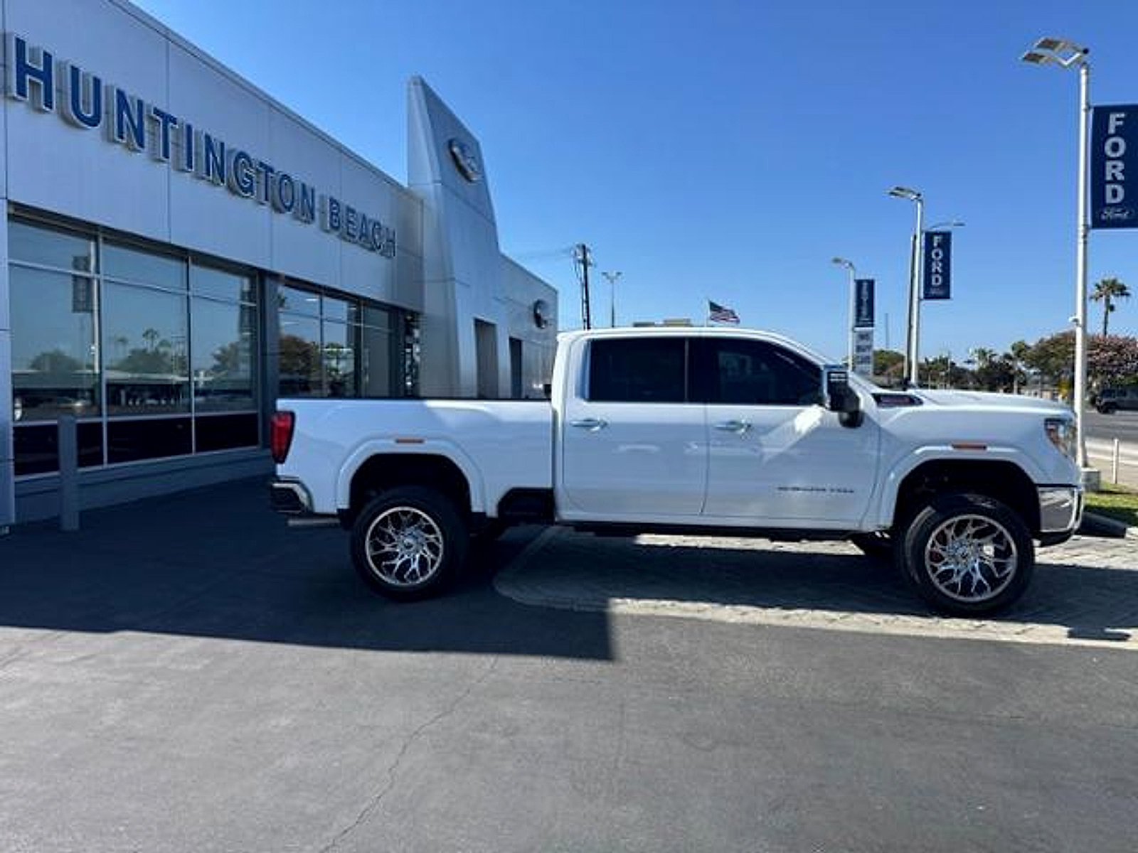Used 2020 GMC Sierra 2500 SLT w/ Technology Package RWD image 3