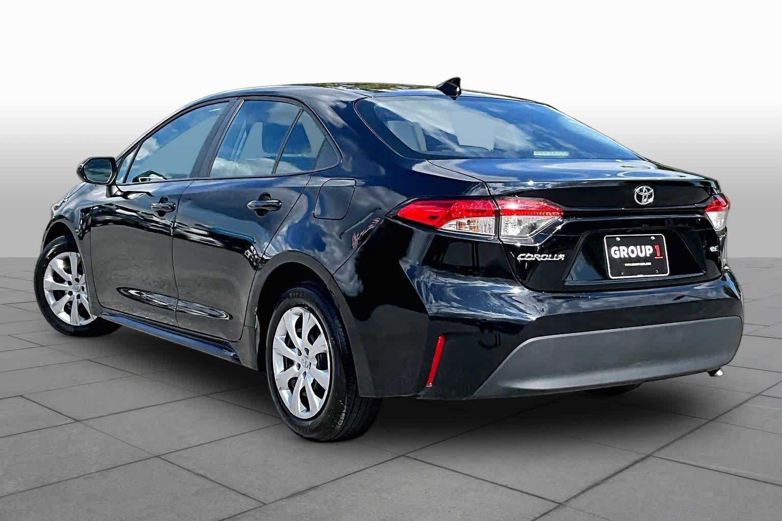 Used 2025 Toyota Corolla LE FWD image 12
