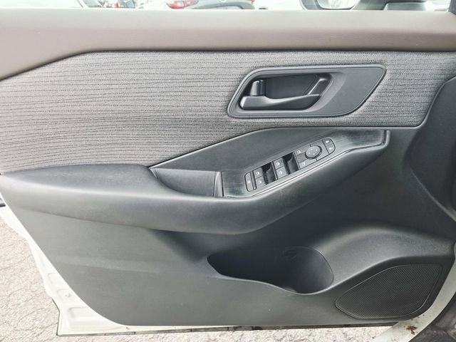 Used 2023 Nissan Rogue S image 26
