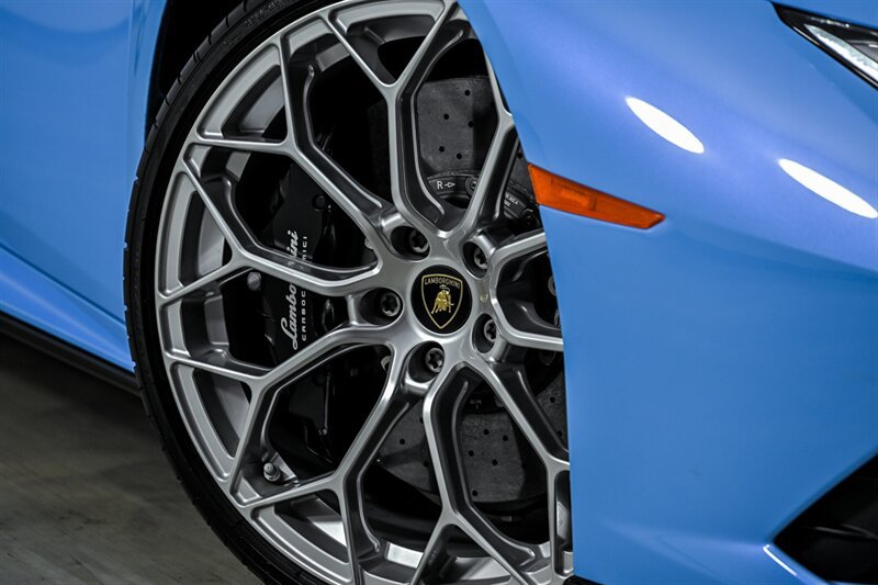 Used 2021 Lamborghini Huracan EVO RWD image 3
