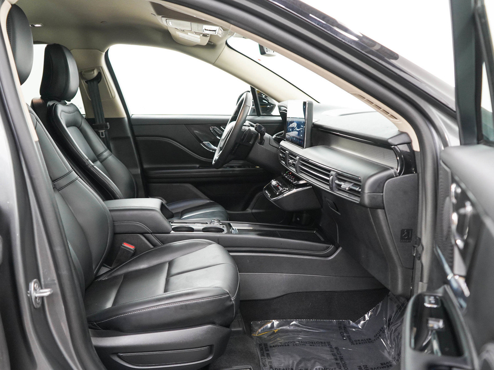 Used 2025 Lincoln Corsair AWD w/ Equipment Group 101A image 11