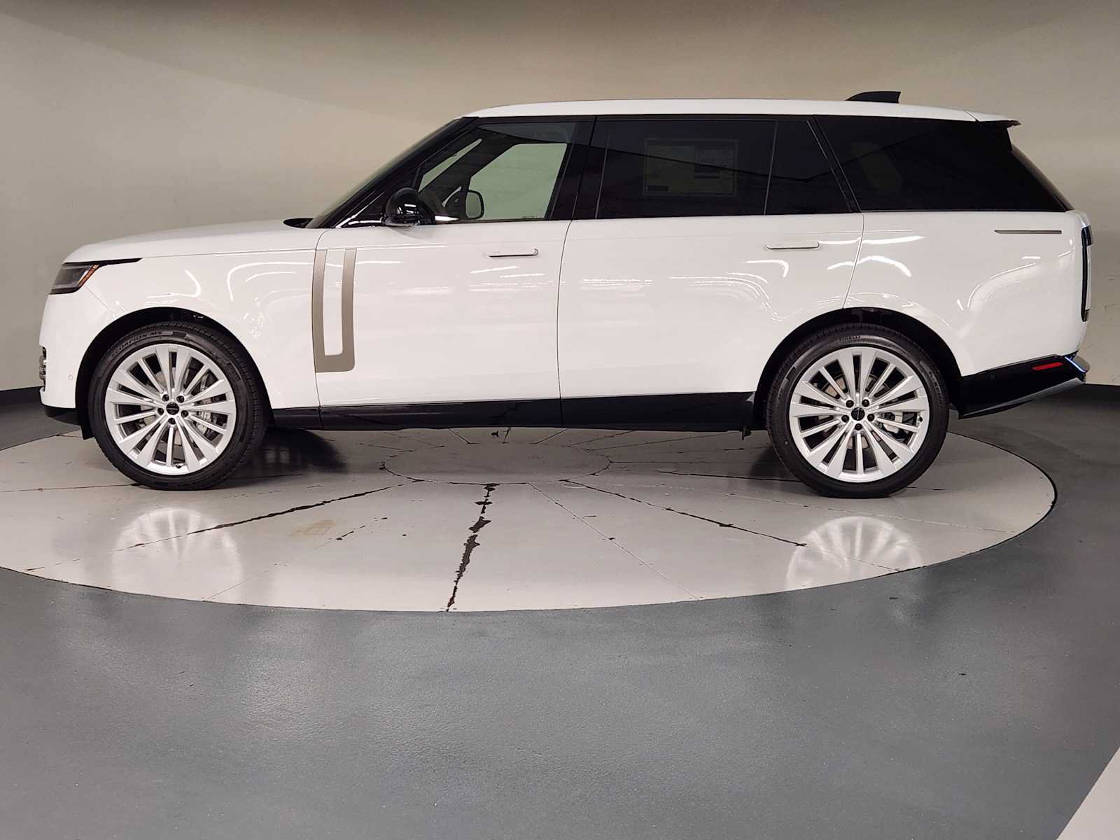 New 2026 Land Rover Range Rover Long Wheelbase SE AWD/4WD image 5