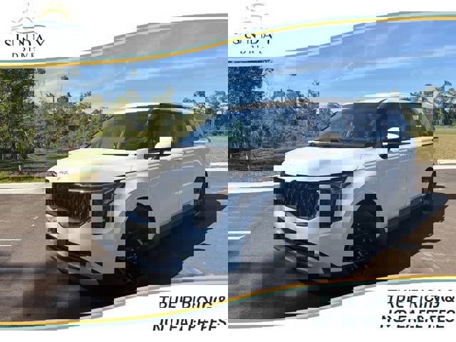 Used 2025 Kia Carnival FWD image 1