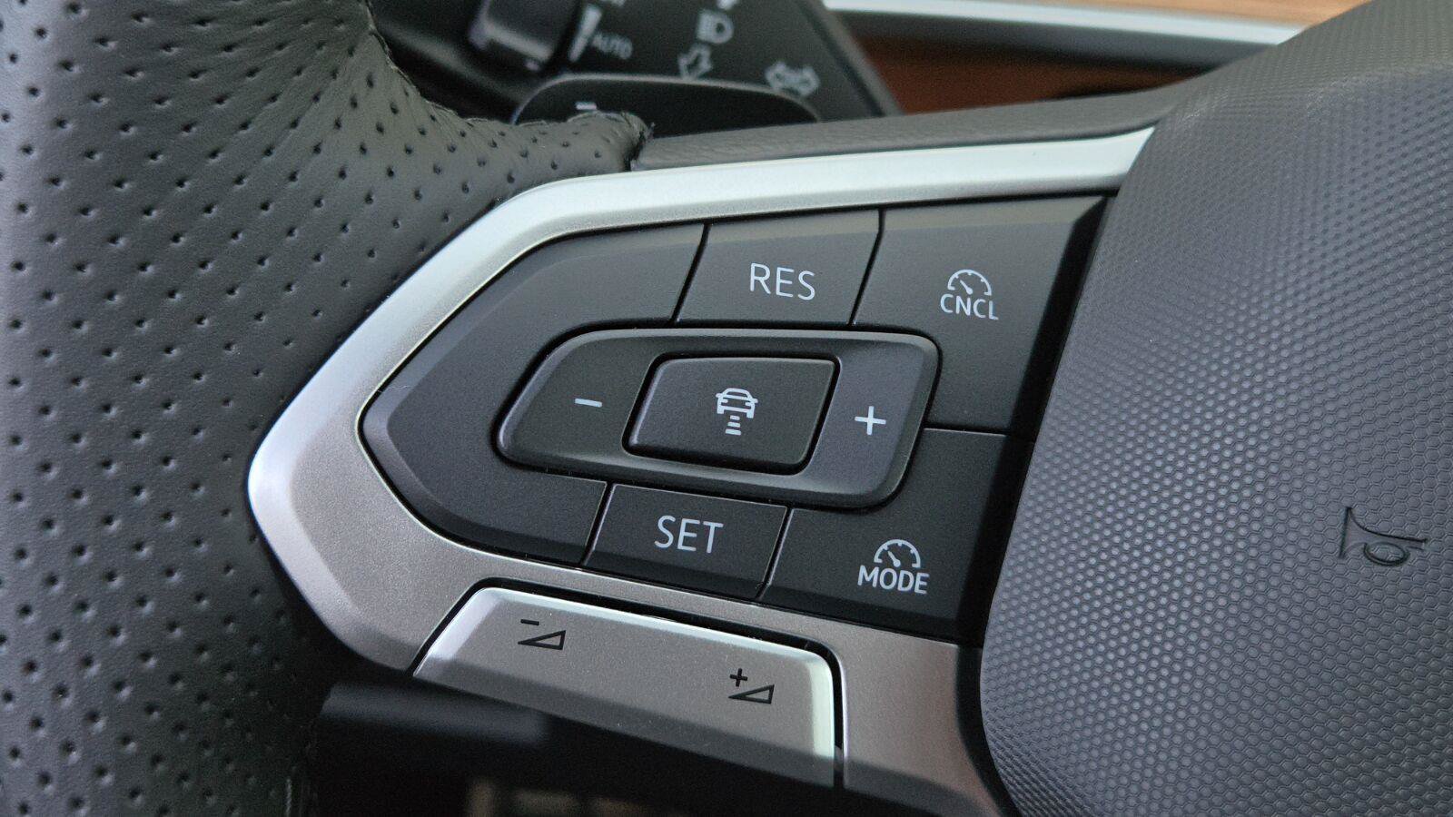 New 2026 Volkswagen Tiguan SEL R-Line AWD/4WD image 29