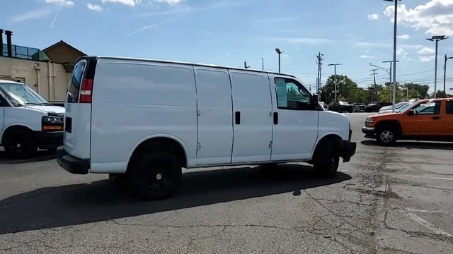Used 2018 Chevrolet Express 2500 RWD image 8