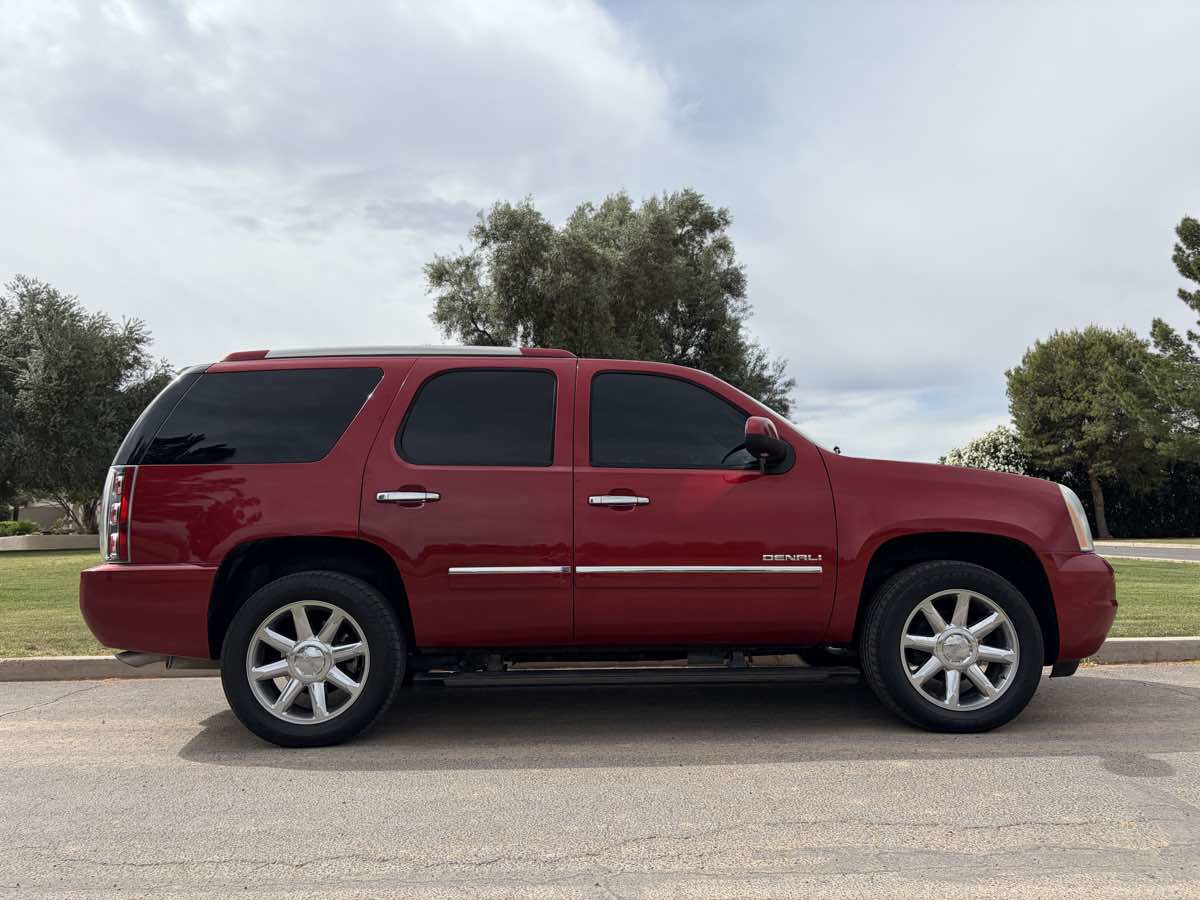 Used 2012 GMC Yukon Denali AWD/4WD image 5