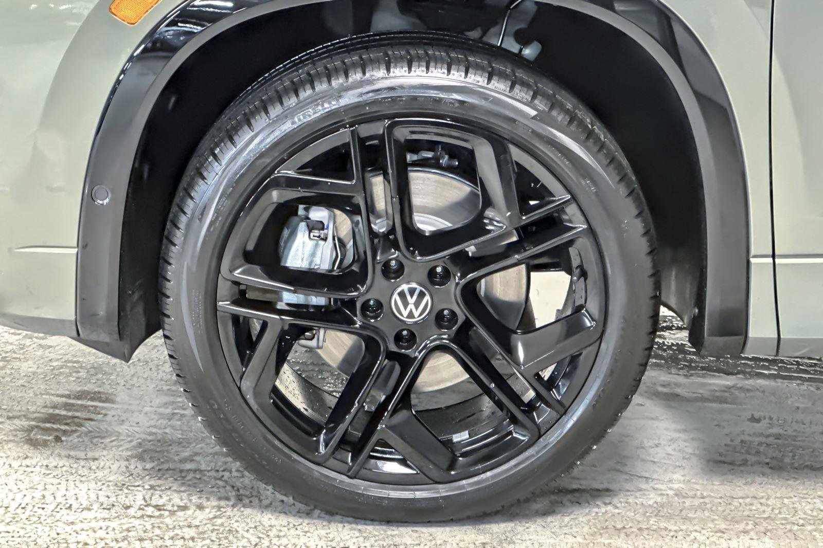 New 2026 Volkswagen Tiguan SE R-Line image 24