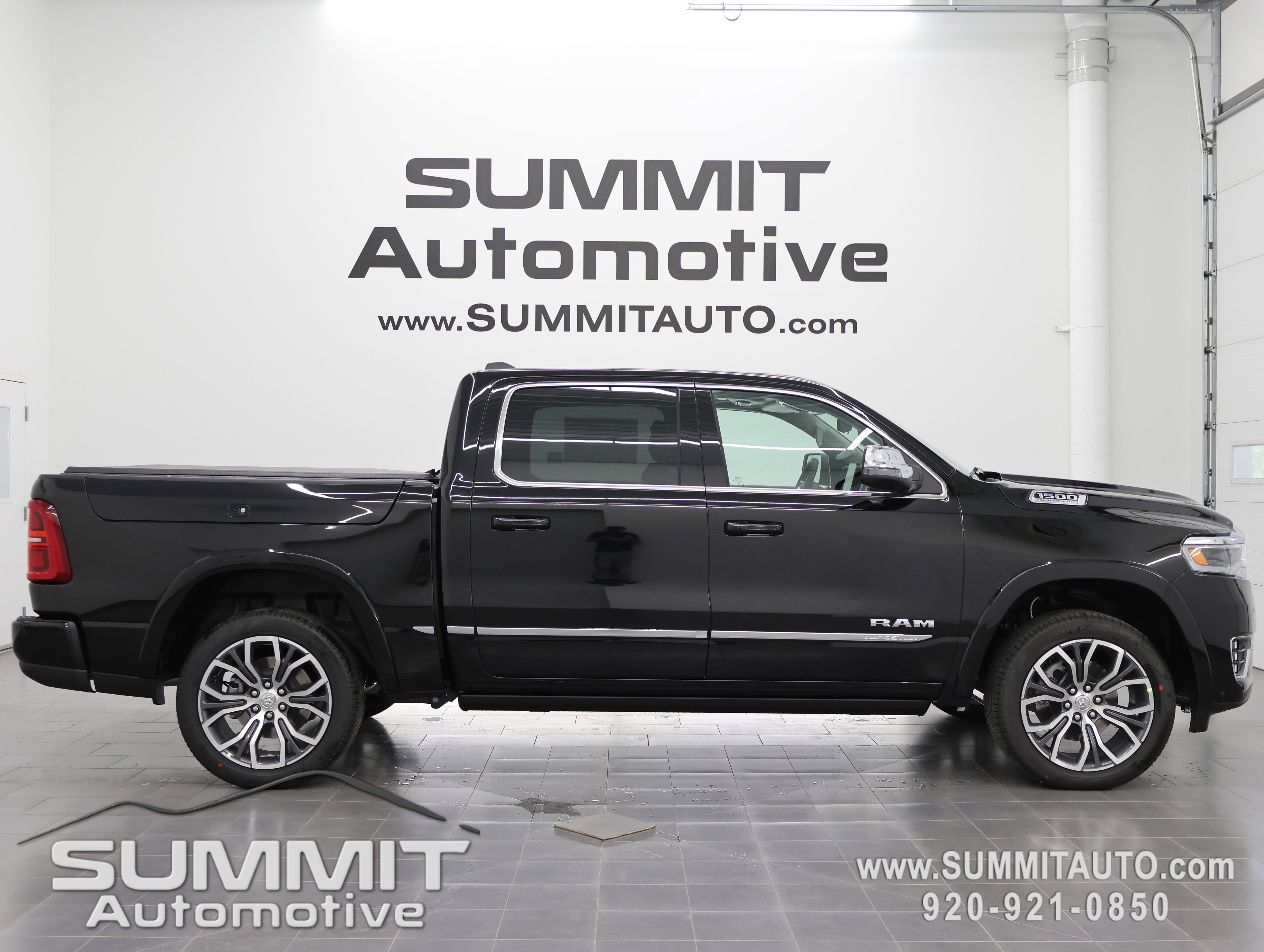 New 2026 RAM 1500 Tungsten AWD/4WD 360° Tour