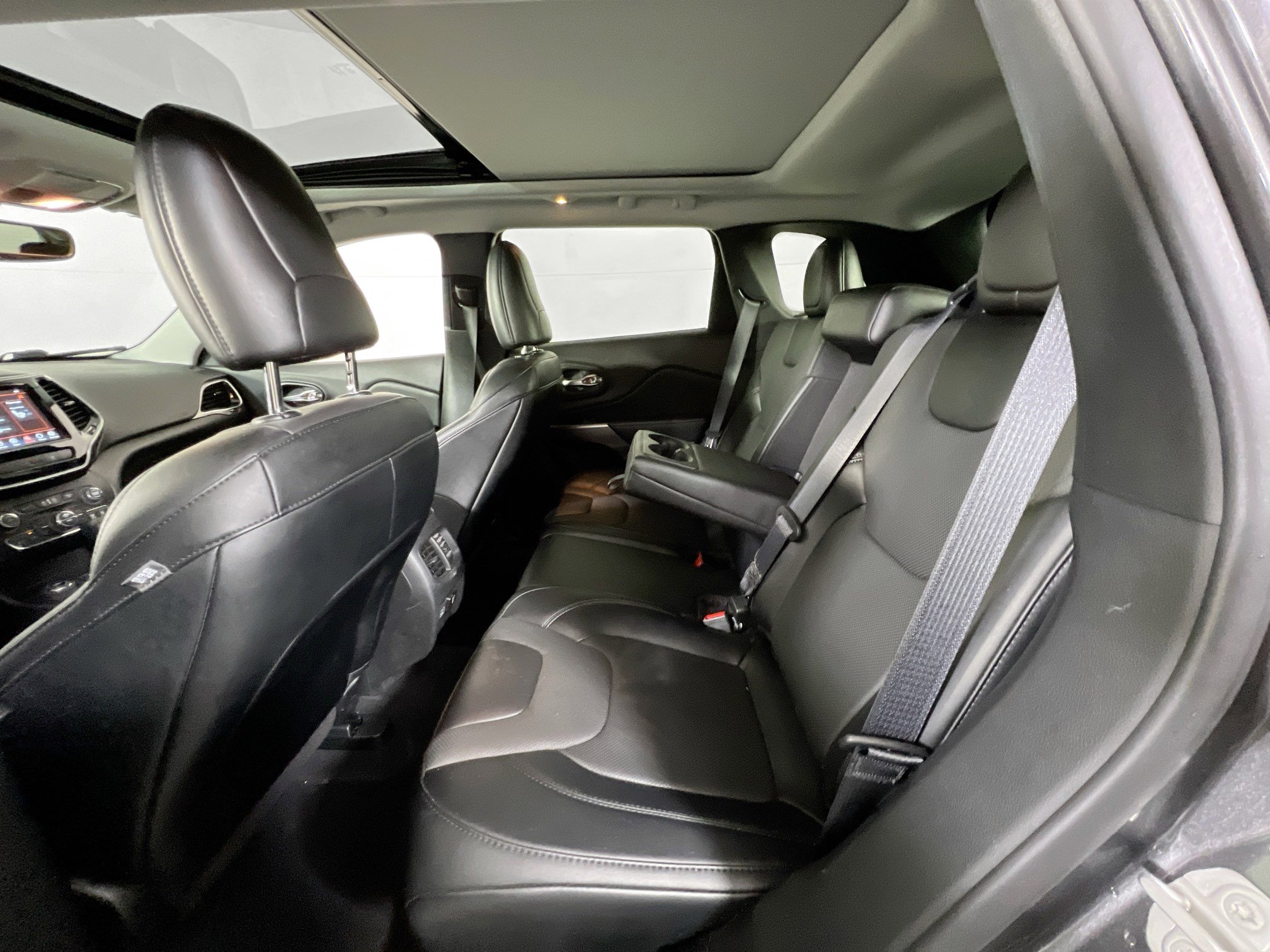 Used 2022 Jeep Cherokee Limited AWD/4WD image 24