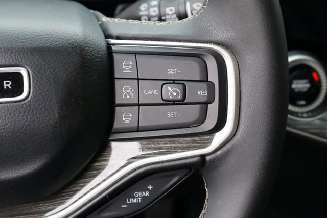 Used 2022 Jeep Wagoneer Series II w/ Premium Group I AWD/4WD image 15