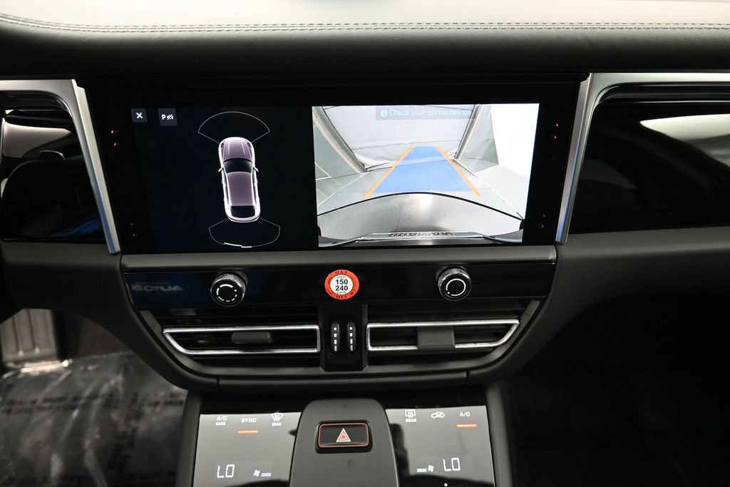 Certified 2024 Porsche Macan AWD/4WD image 19