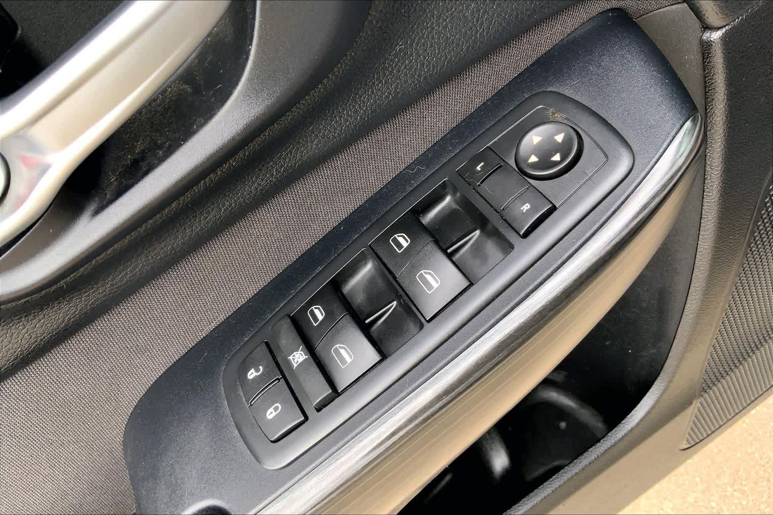 Used 2016 Jeep Cherokee Sport FWD image 33