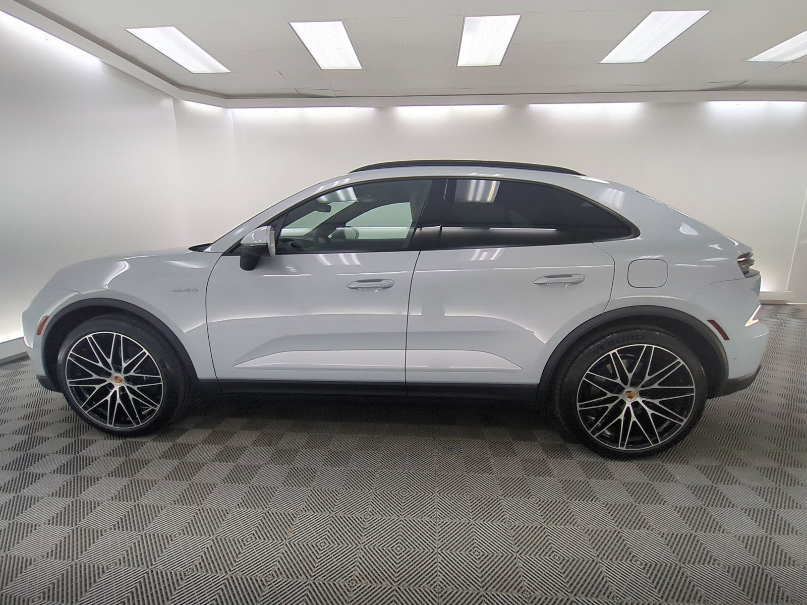 New 2026 Porsche Macan Electric RWD video 2