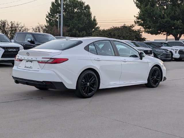 Used 2025 Toyota Camry SE FWD image 6