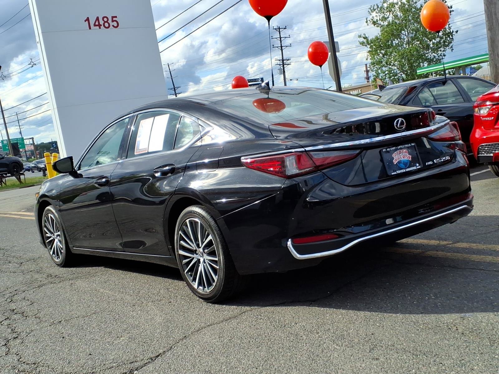 Used 2024 Lexus ES 250 w/ Premium Package AWD/4WD image 4