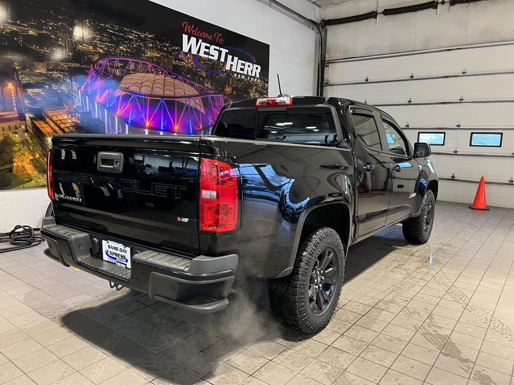 Used 2022 Chevrolet Colorado Z71 w/ Z71 Midnight Edition image 8