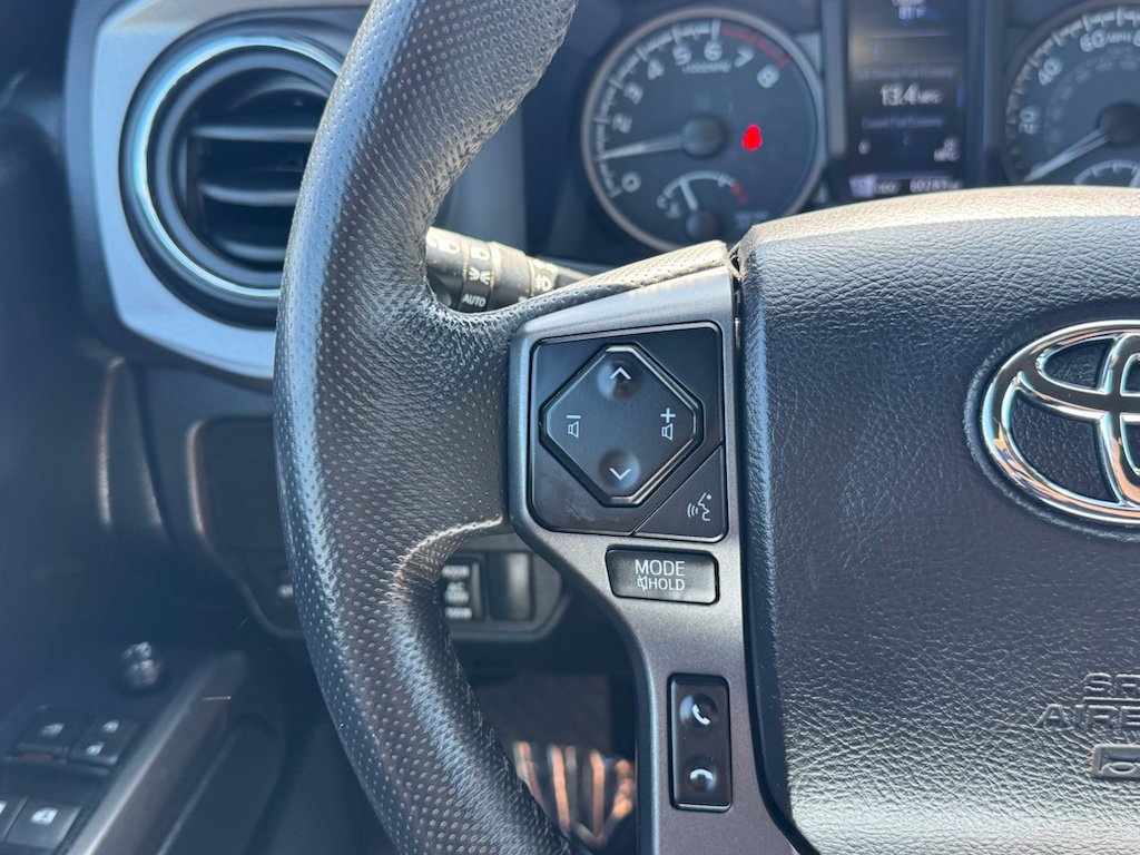 Used 2021 Toyota Tacoma TRD Off-Road w/ Technology Package AWD/4WD image 10