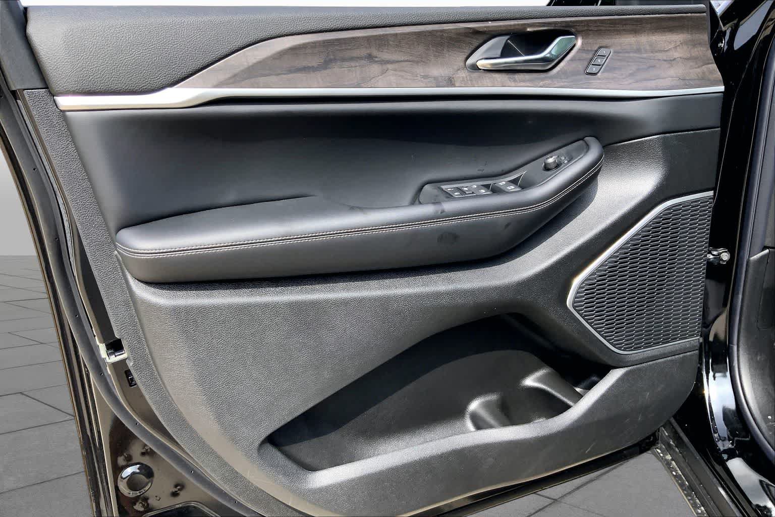 New 2026 Jeep Grand Cherokee L Limited RWD image 10