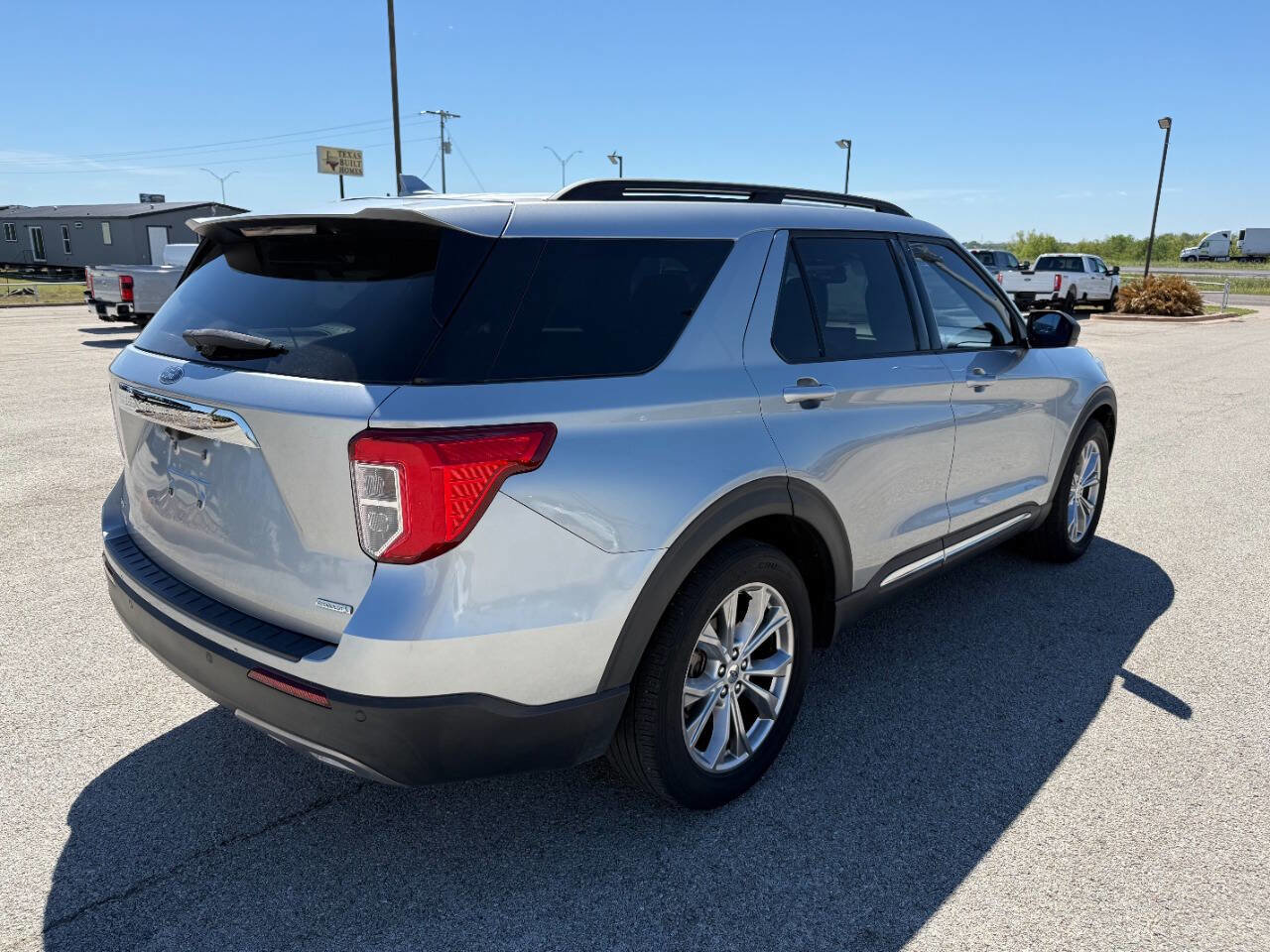 Used 2020 Ford Explorer XLT w/ Equipment Group 202A RWD image 5