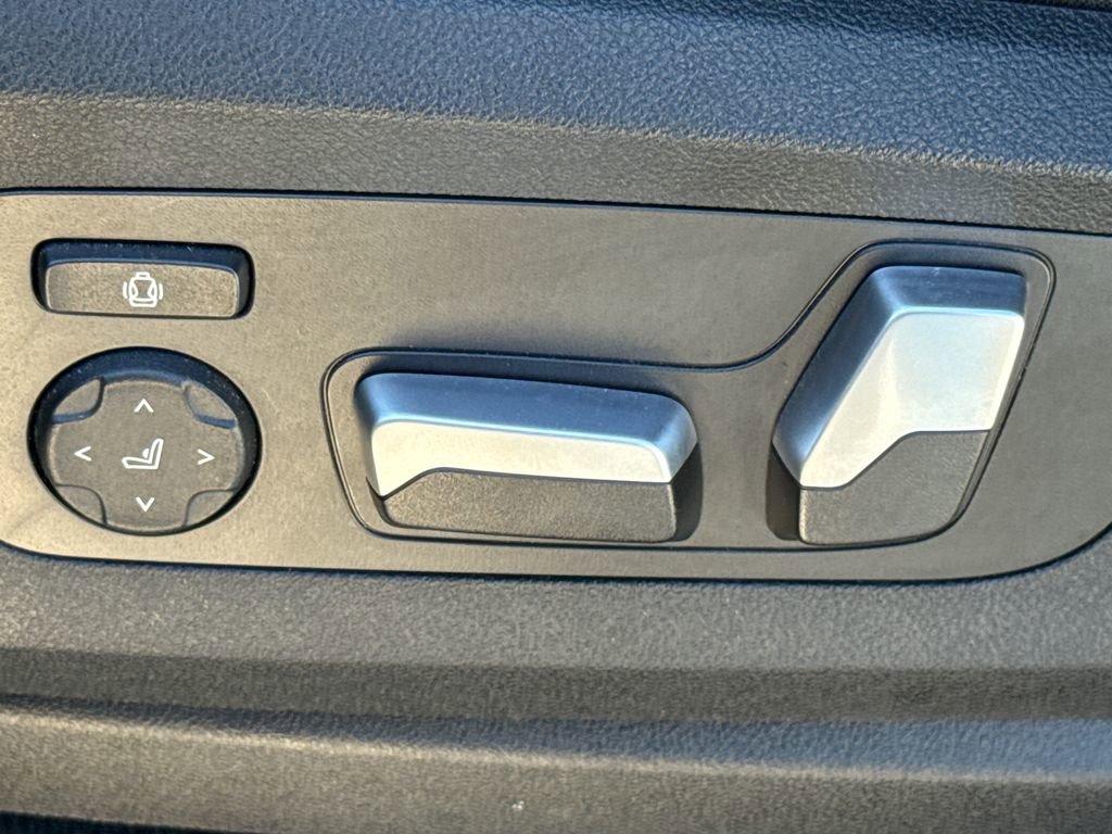 Used 2023 BMW X5 xDrive40i w/ M Sport Package image 23