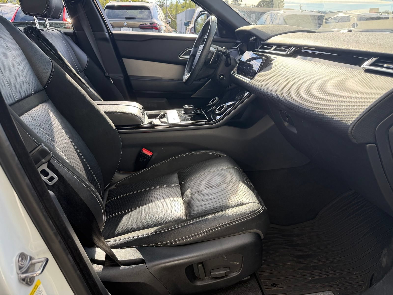 Used 2018 Land Rover Range Rover Velar R-Dynamic SE AWD/4WD image 24