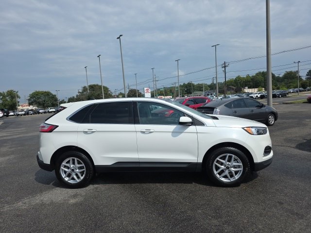 Used 2024 Ford Edge SEL w/ Convenience Package image 4