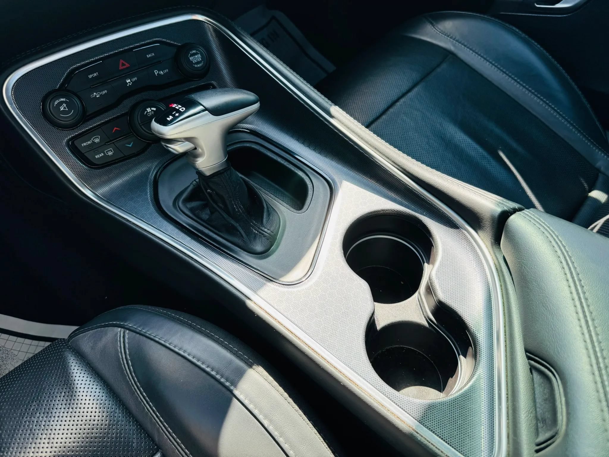 Used 2015 Dodge Challenger R/T Plus RWD image 22