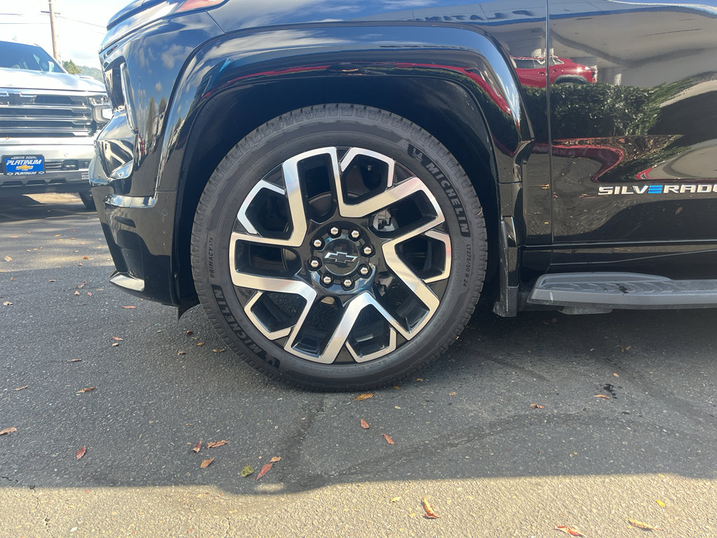 Used 2024 Chevrolet Silverado EV RST image 9