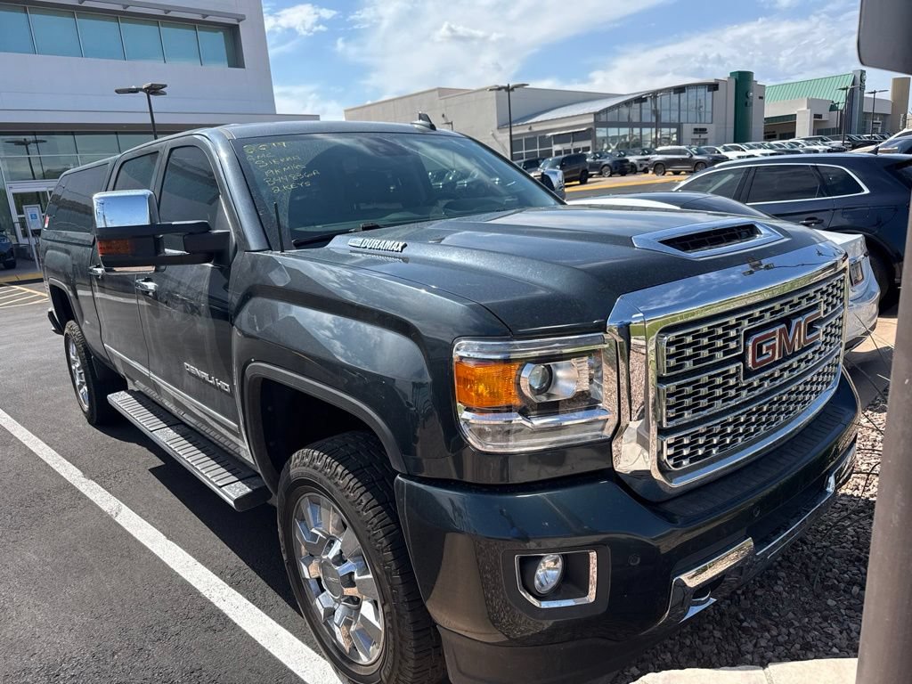 Used 2019 GMC Sierra 2500 Denali w/ Duramax Plus Package AWD/4WD image 4