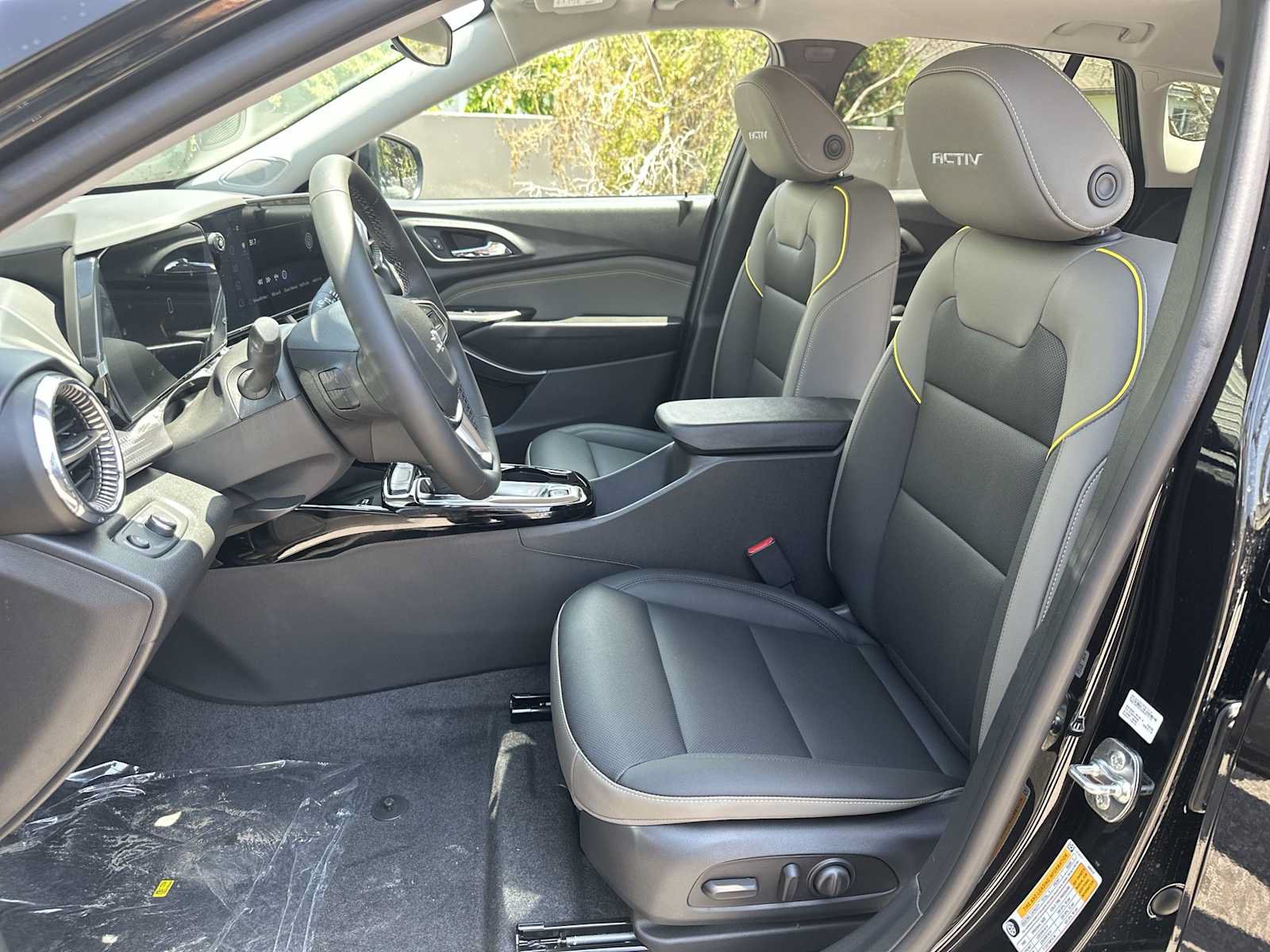 New 2026 Chevrolet Trax ACTIV w/ Sunroof Package FWD image 15