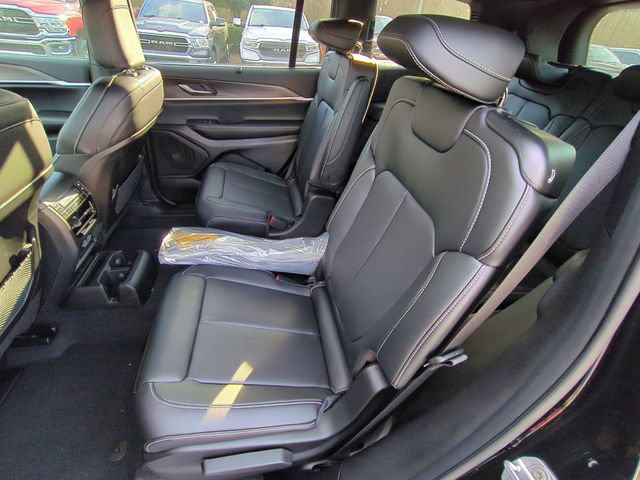 New 2025 Jeep Grand Cherokee L Limited w/ Luxury Tech Group II AWD/4WD image 32