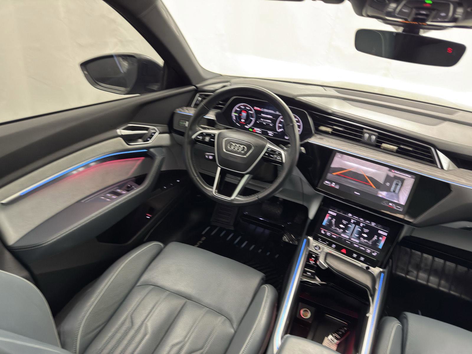 Used 2022 Audi e-tron Prestige w/ Prestige Package AWD/4WD image 38