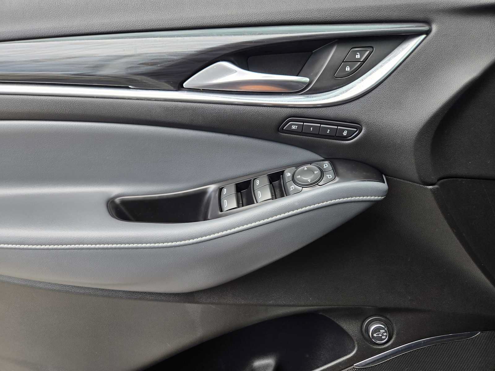 Used 2020 Buick Enclave Premium w/ Sun and Sites Package FWD image 21