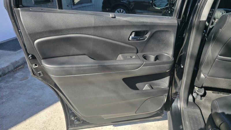 Used 2020 Honda Pilot Elite image 32