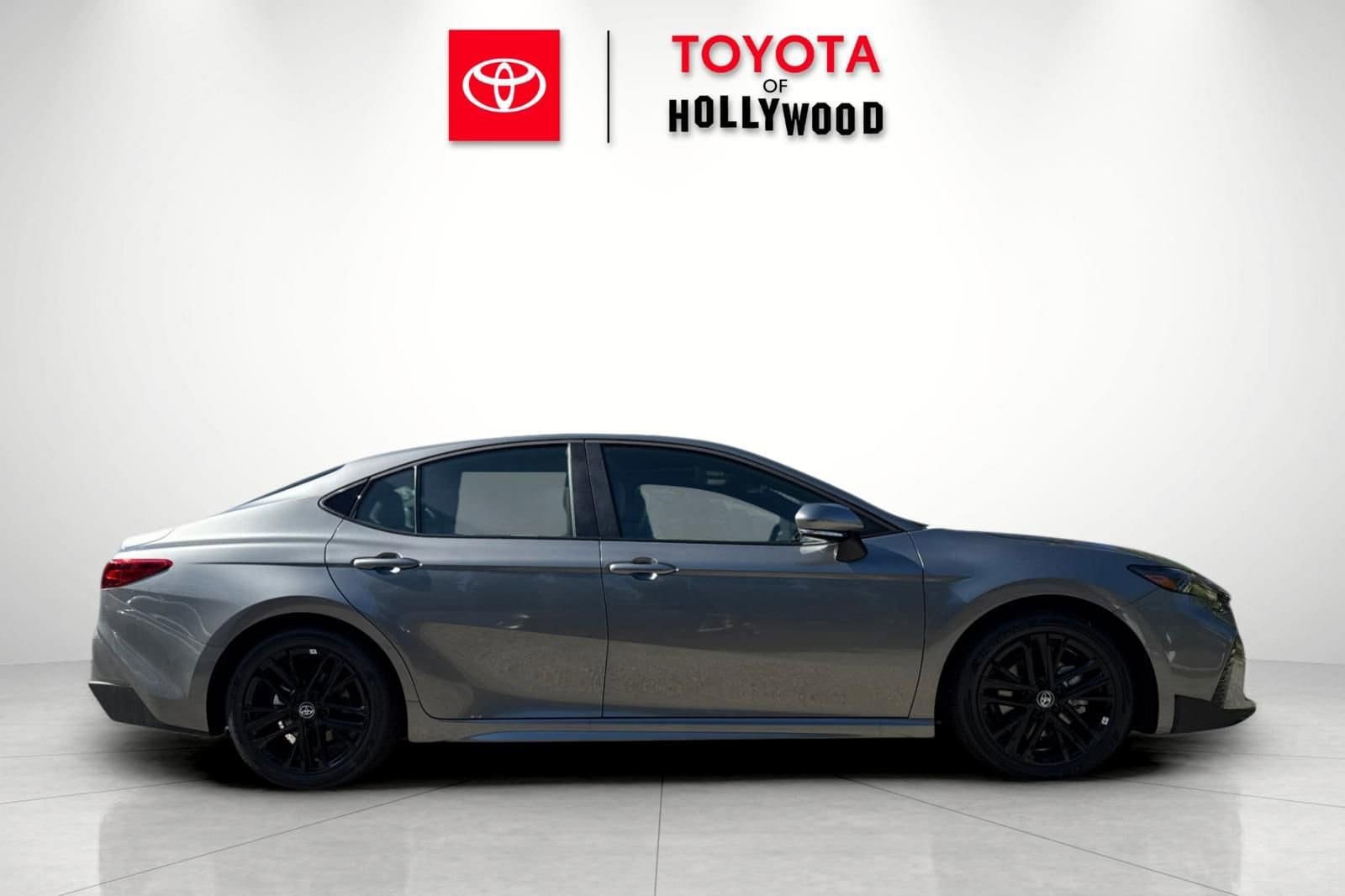 New 2026 Toyota Camry SE FWD image 3