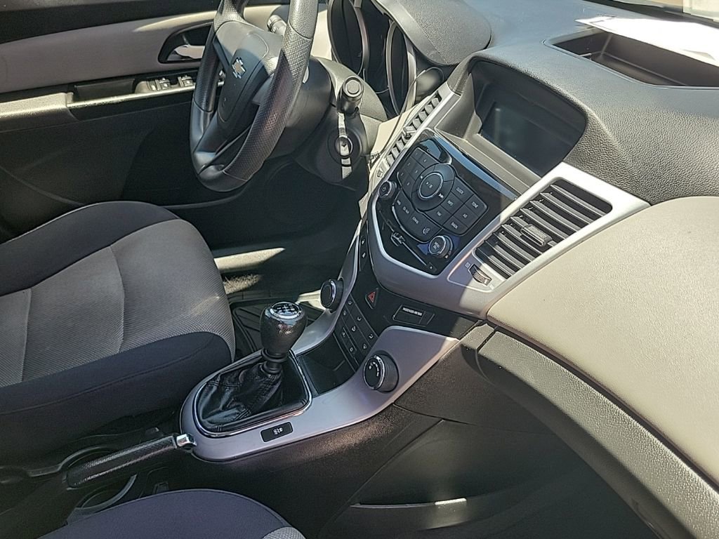 Used 2012 Chevrolet Cruze LS FWD image 37