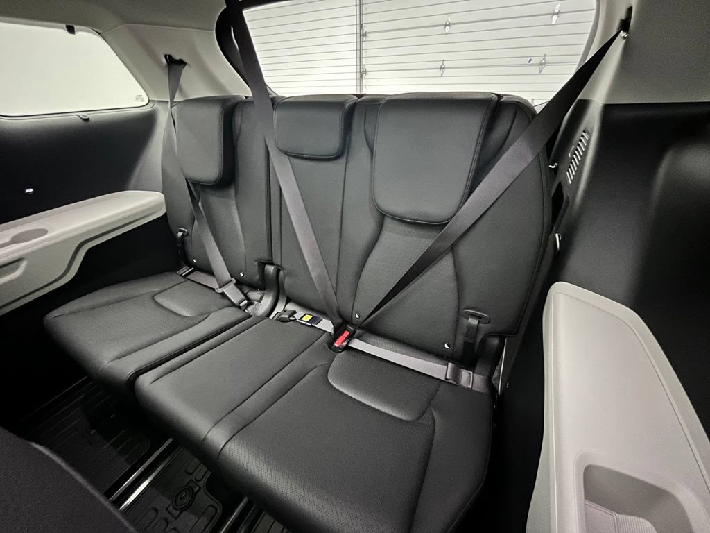 Used 2024 Kia Carnival SX Prestige FWD image 43