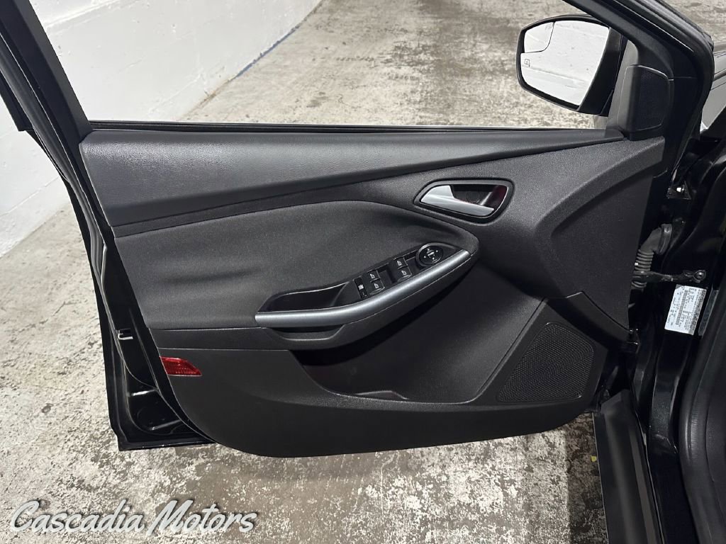 Used 2013 Ford Focus Titanium w/ Titanium Handling Pkg image 19