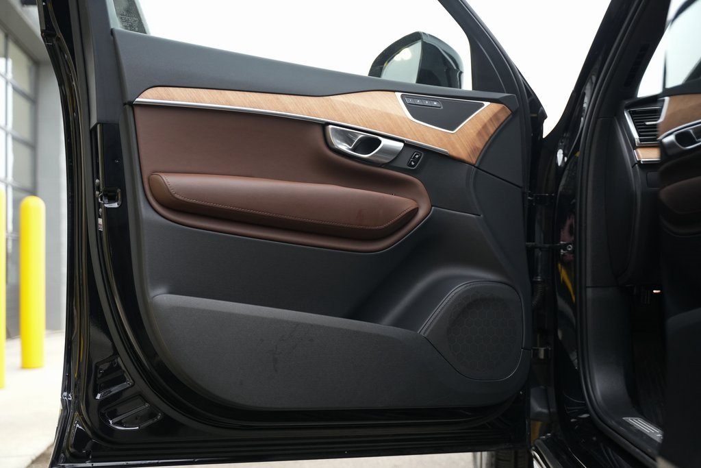 Used 2024 Volvo XC90 B6 Plus w/ Protection Package image 47