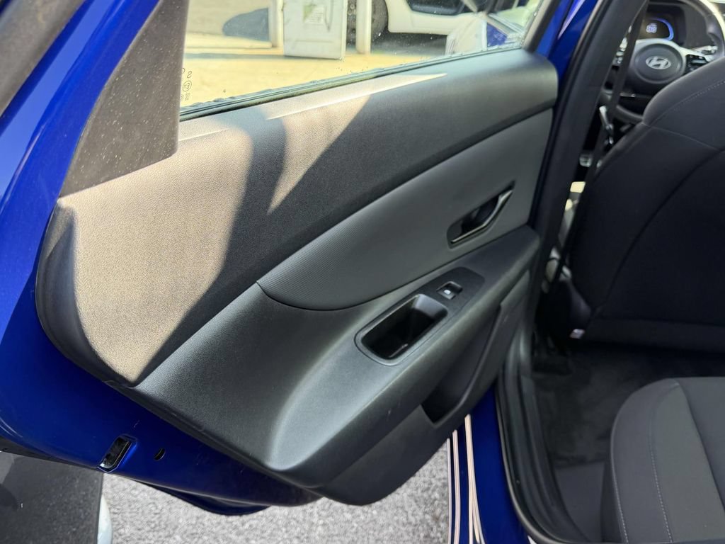 Certified 2025 Hyundai Elantra Sport FWD image 12