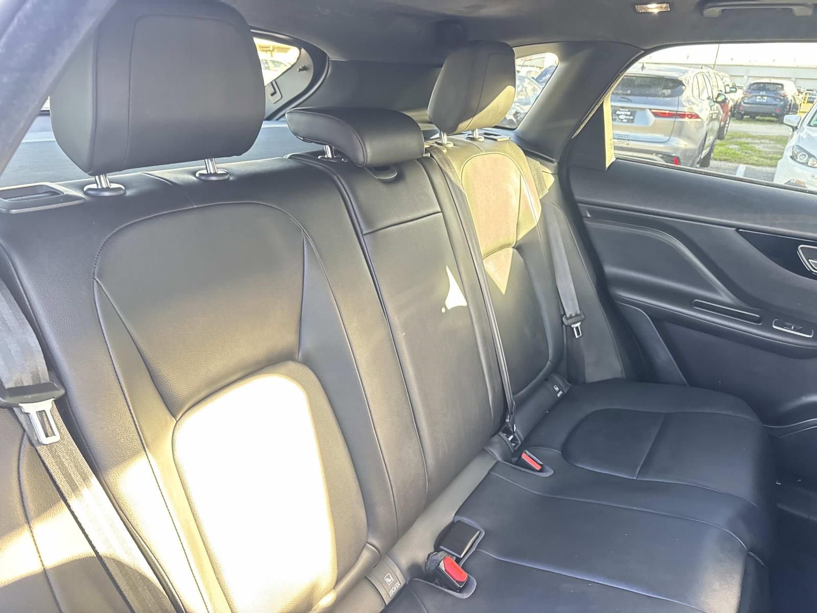 Used 2020 Jaguar F-PACE Premium image 9