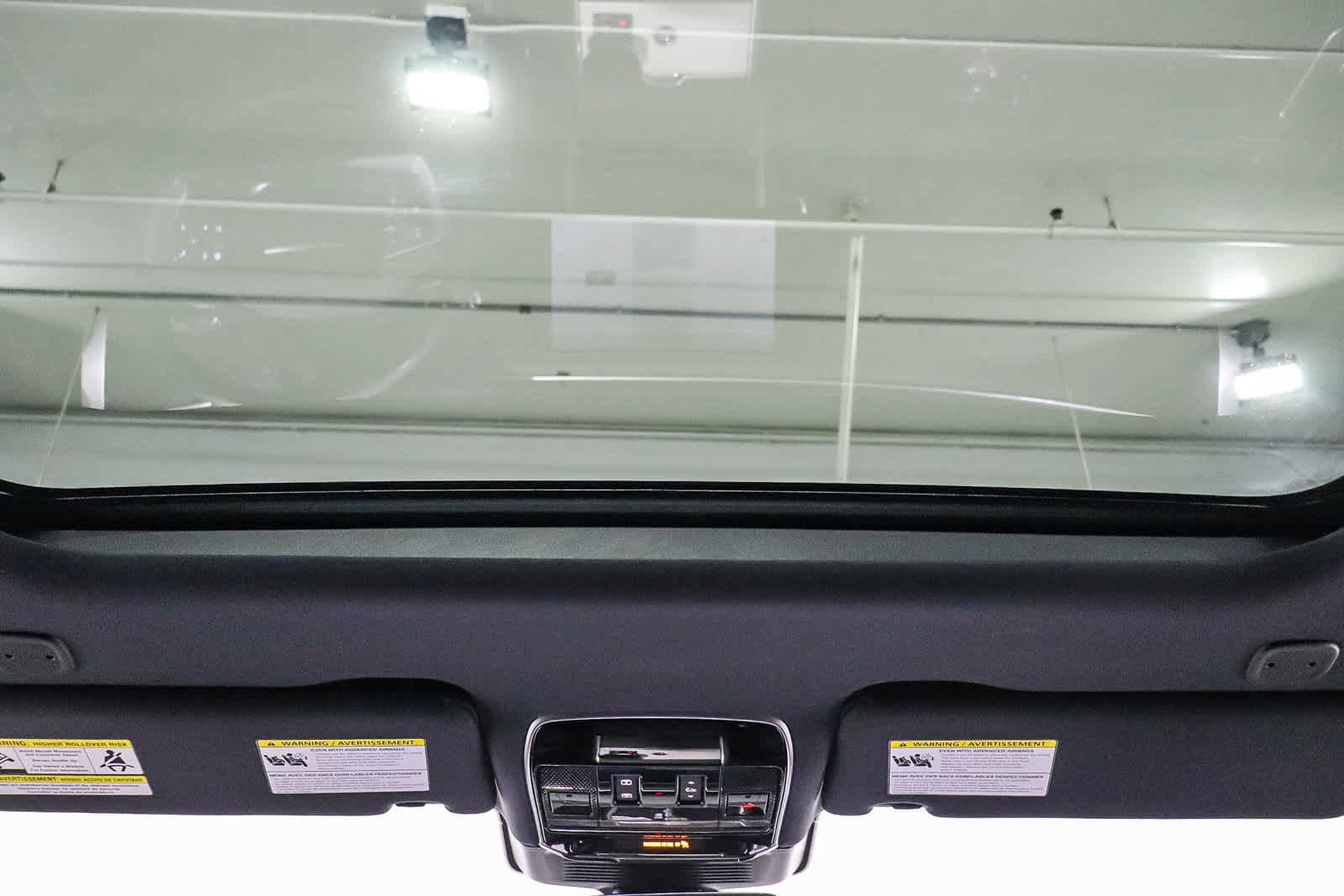 Used 2025 Land Rover Range Rover SE AWD/4WD image 12