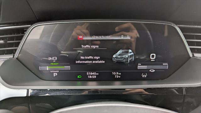 Used 2022 Audi e-tron Premium Plus w/ Premium Plus Package image 23