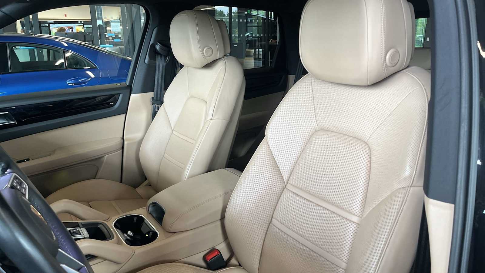 Used 2023 Porsche Cayenne S AWD/4WD image 27